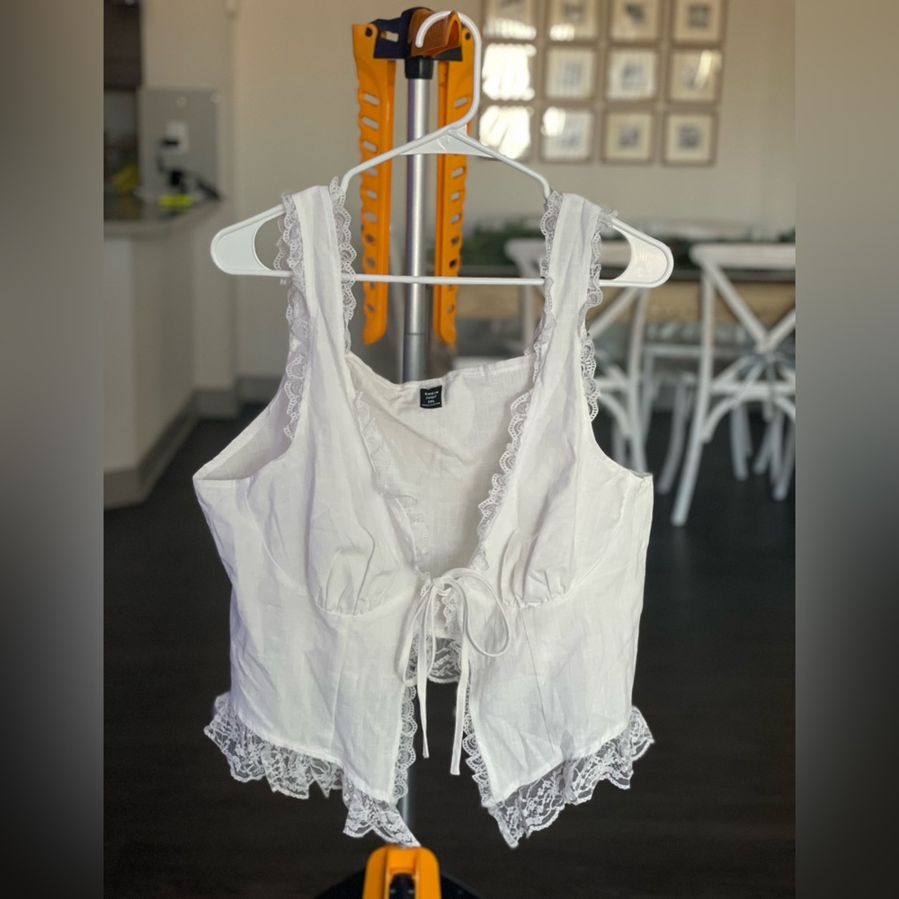 Lace Sleeveless Shirt